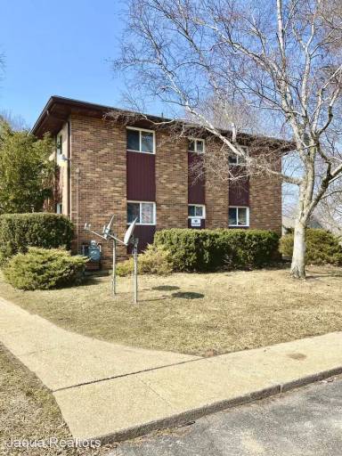 Main picture of 2121 Cambridge Dr