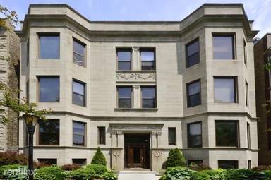 Main picture of 4011 N Kenmore Ave