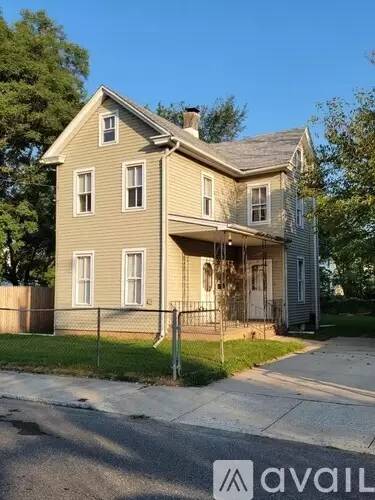 Main picture of 21 W Jefferson St