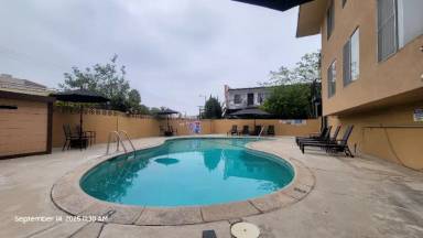 Main picture of 4075 Oakwood Ave