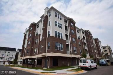 Main picture of 3160 John Glenn St