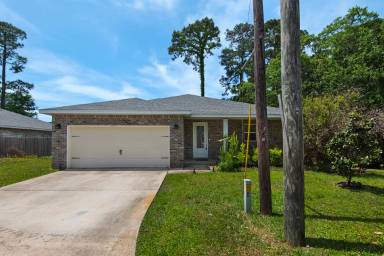 Main picture of 66 Brenda Ln