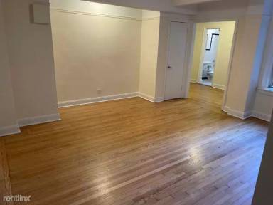 Main picture of 25 E 10th St