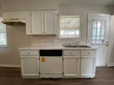 Main picture of 4695 Deluth Ave