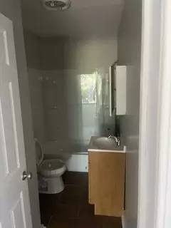 Main picture of 915 N Blake St