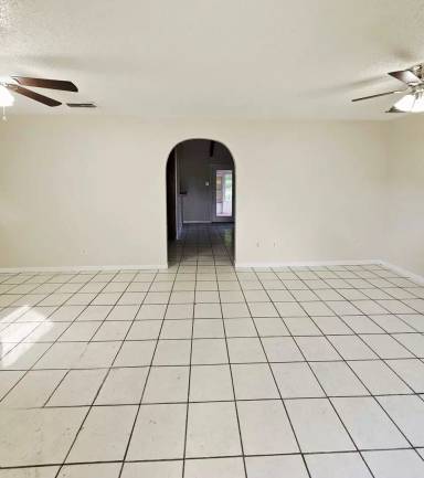 Main picture of 401 W Mary Jane Dr