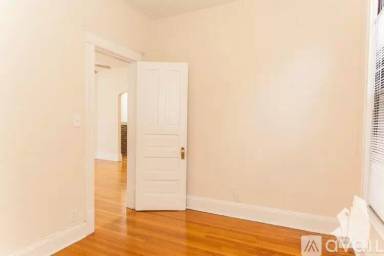 Main picture of 3521 N Wilton Ave