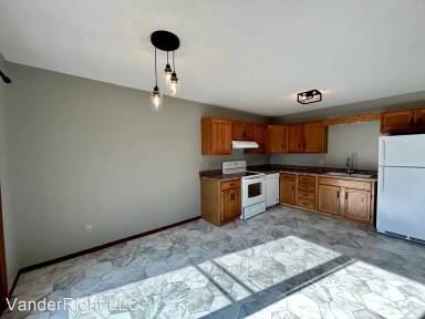 Main picture of 700 N Harrington Ave
