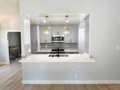 Main picture of 160 Elvira St