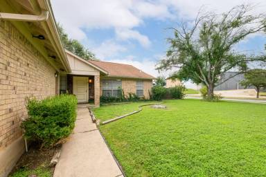 Main picture of 2600 Brickford Cv