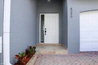 Main picture of 8050 SW 157th Pl