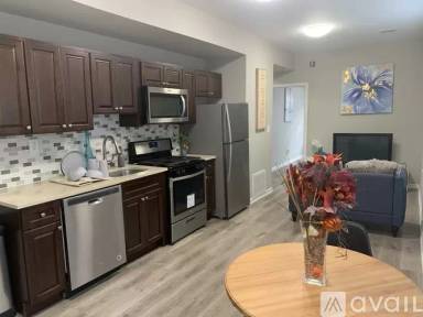 Main picture of 456 Avon Ave