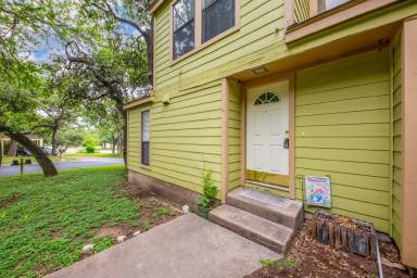 Main picture of 7101 Woodhue Ct