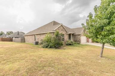 Main picture of 226 Water Oak Ln