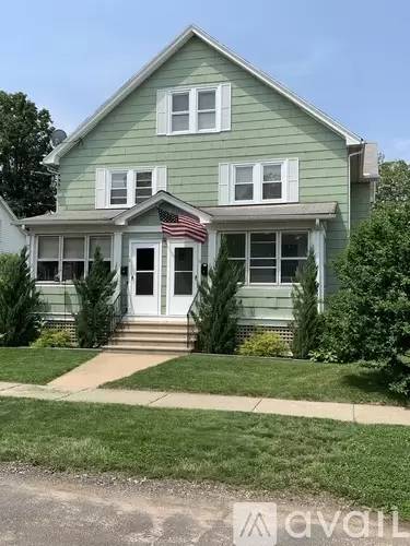 Main picture of 8 Washington Ave