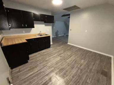 Main picture of 101 N Main St