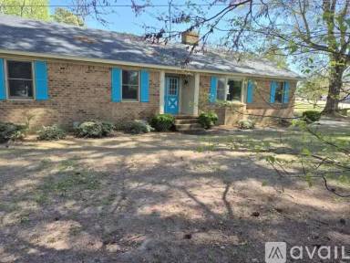 Main picture of 125 Park Dr