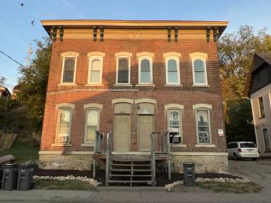 Main picture of 1491 Bluff St