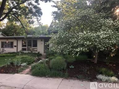 Main picture of 3019 Washington St
