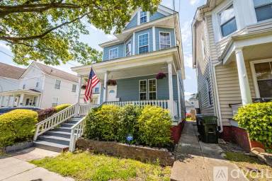 Main picture of 233 W 27th St