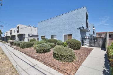 Main picture of 15112 S Berendo Ave