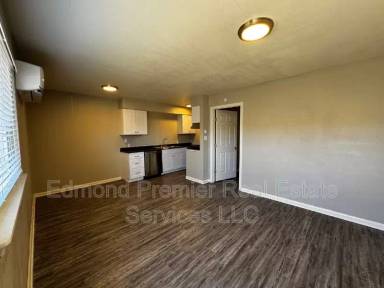 Main picture of 205 E Hurd St