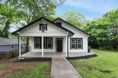 Main picture of 2732 Randall St