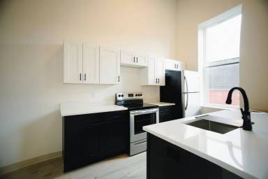 Main picture of 350 N Main St