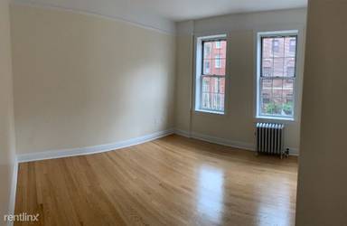 Main picture of 117 W 13th St