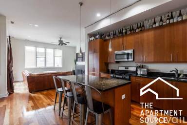 Main picture of 1354 W Augusta Blvd