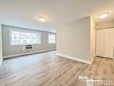 Main picture of 530 W Surf St