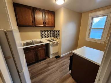 Main picture of 959 E 32nd St