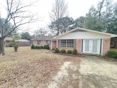 Main picture of 310 McEwen Dr