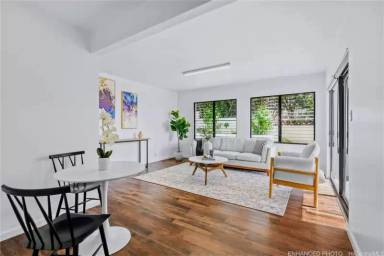 Main picture of 724 Moaniala St