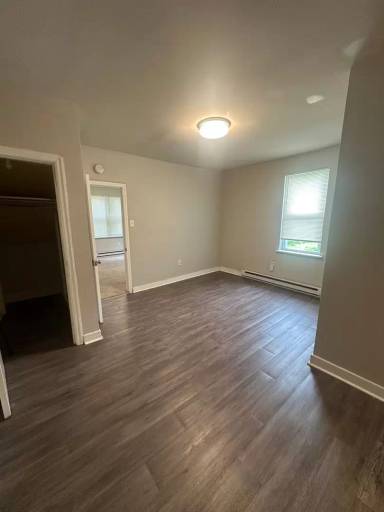 Main picture of 412 E Walnut Ln