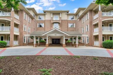 Main picture of 504 River Bluffs