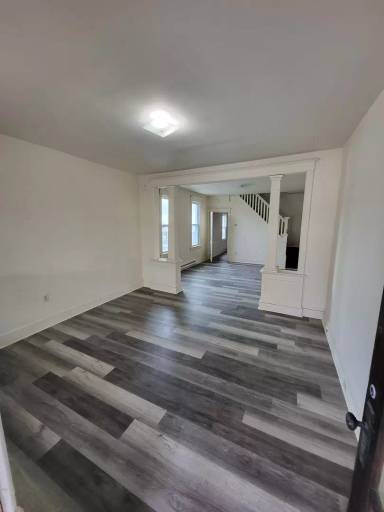 Main picture of 300 W Spruce St