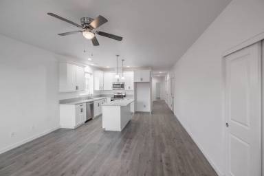 Main picture of 2483 Roll Tide Ct