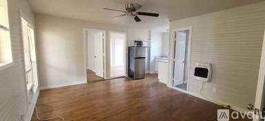 Main picture of 1405 Moore St