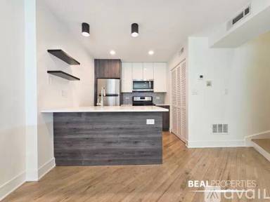 Main picture of 944 W Grace St Apartments