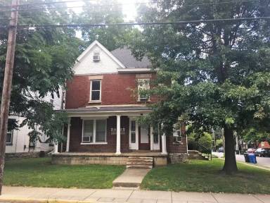 Main picture of 325 E Maxwell St