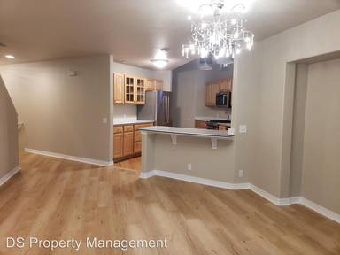 Main picture of 830 E Riverpark Ln