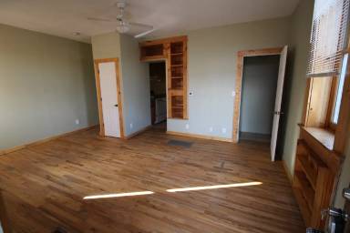 Main picture of 1001 S 1st St