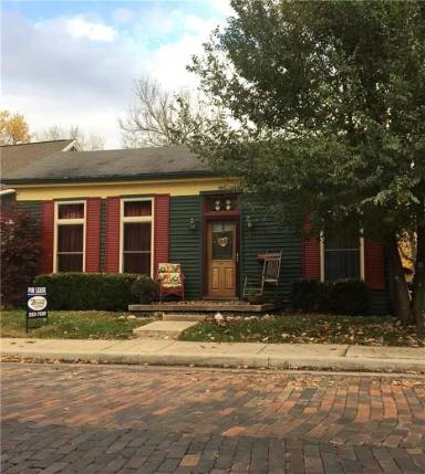 Main picture of 265 N Main St