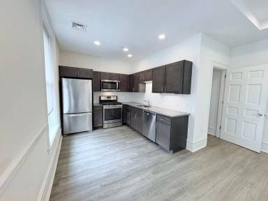 Main picture of 19 N Duke St