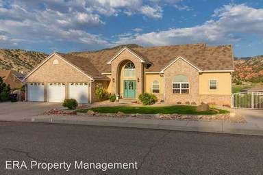 Main picture of 1262 N Fairway Dr