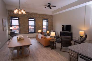 Main picture of 422 Division St S