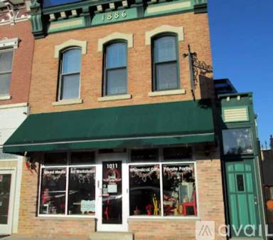 Main picture of 1011 S State St
