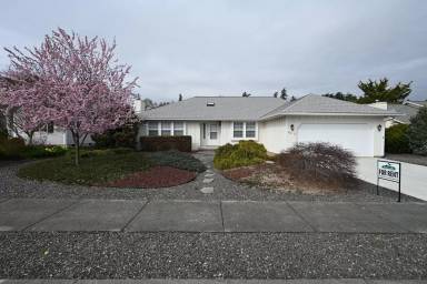 Main picture of 922 E Willow St