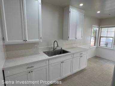 Main picture of 1237 N Hollywood Way